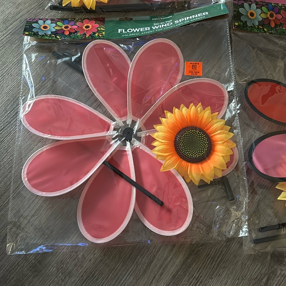 Flower wind spinners